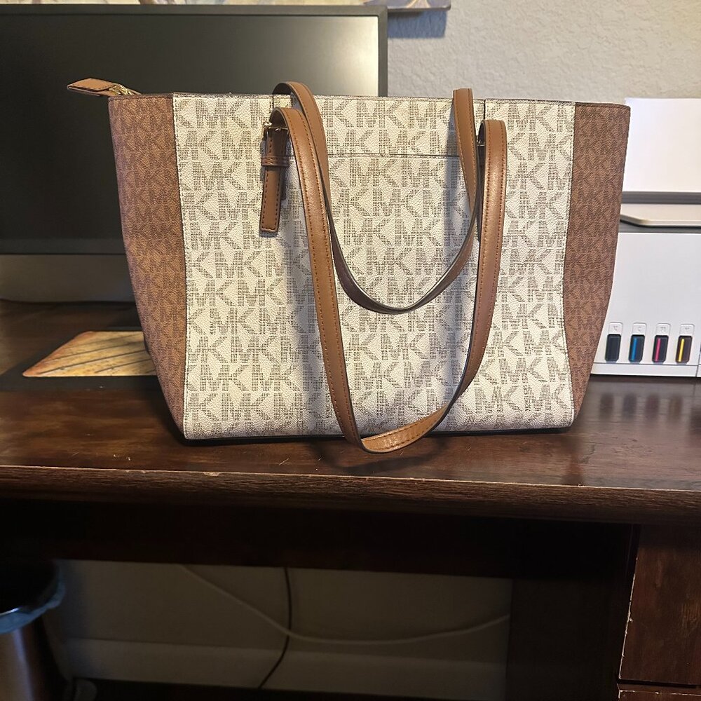 Michale kors Bag.